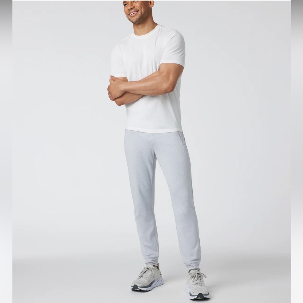 Vuori Men’s Ponto Performance Jogger in platinum heather size XS